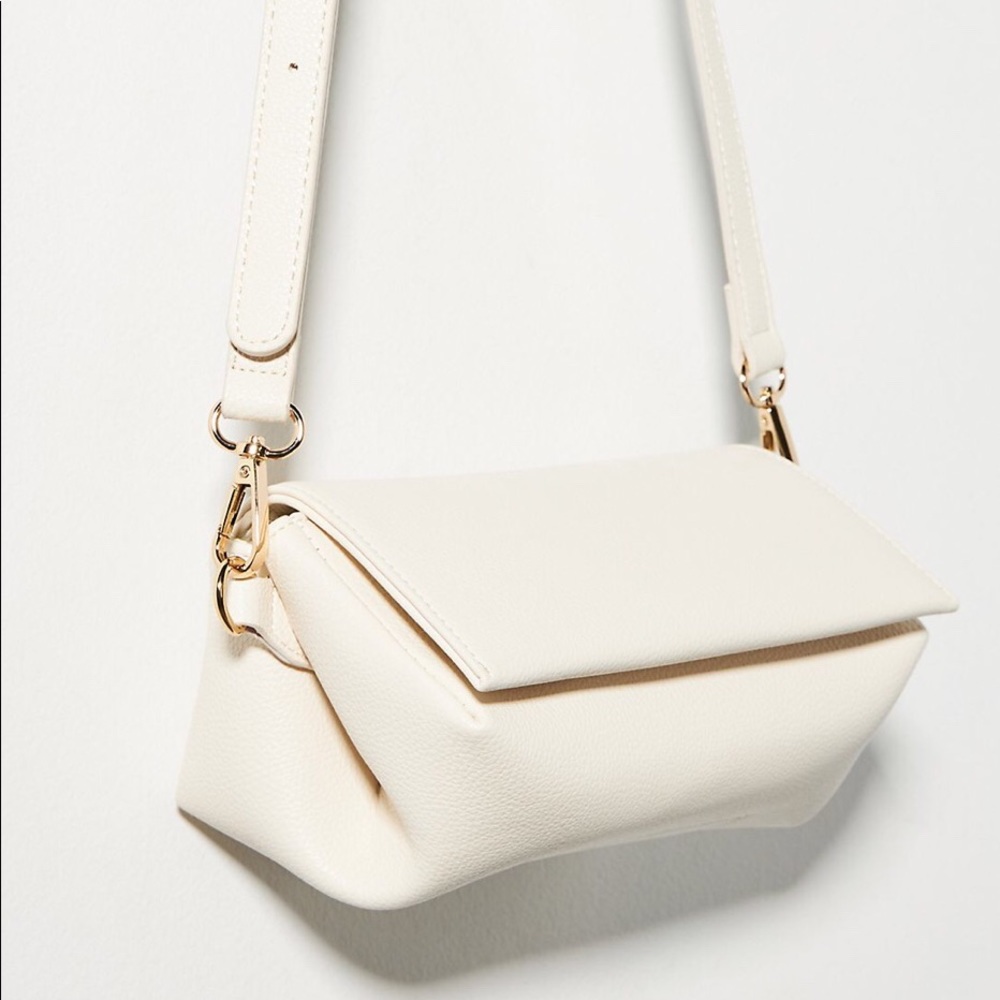 Vegan Leather Boxy Crossbody Chain Strap Bag - Picture 1 of 3